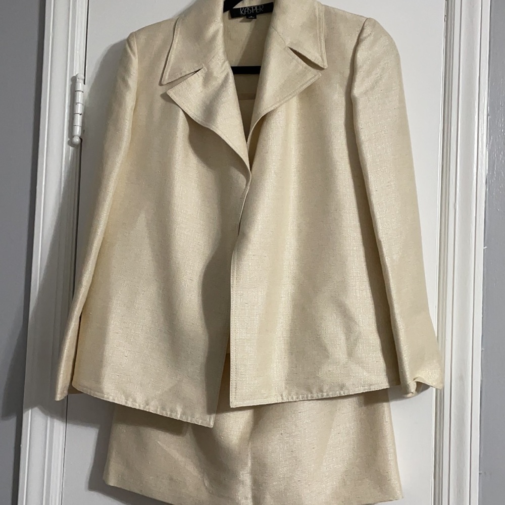 Gorgeous 3 piece suit